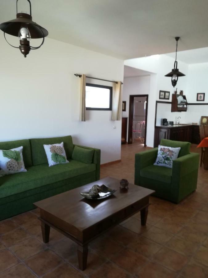 Vivienda Vacacional La Canada Tinajo Eksteriør billede